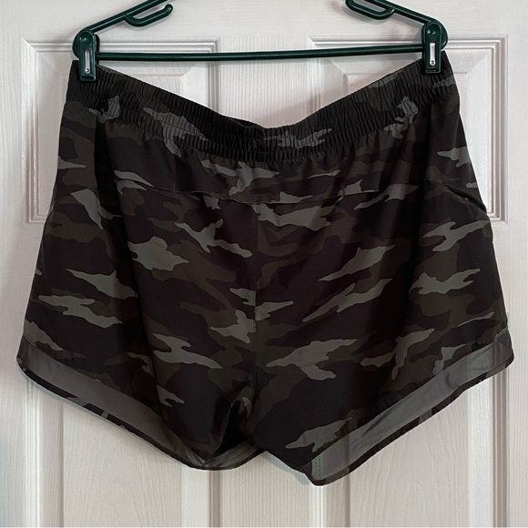 Athleta Mesh Racer Run Short - Picture 2 of 2